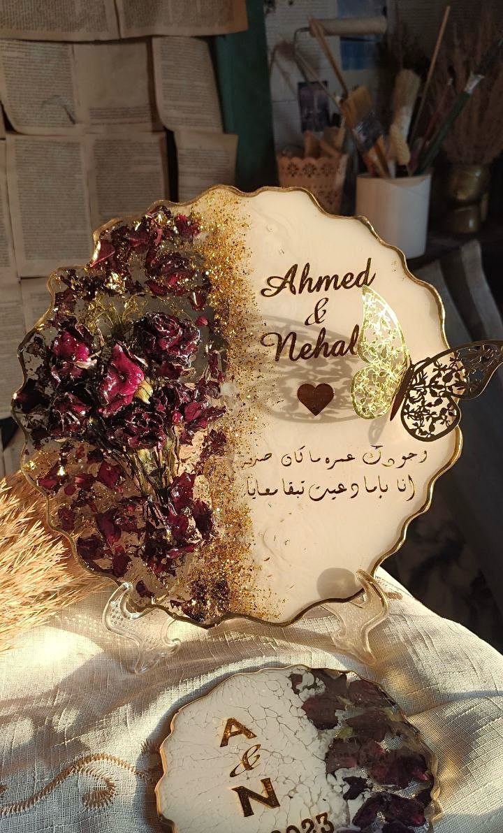 لوحة ريزن مخصصة بالاسم والورد